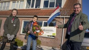 Wethouder De Vrij bezoekt en verrast sporttalenten