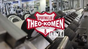 Sportschool geeft les in de woonkamer