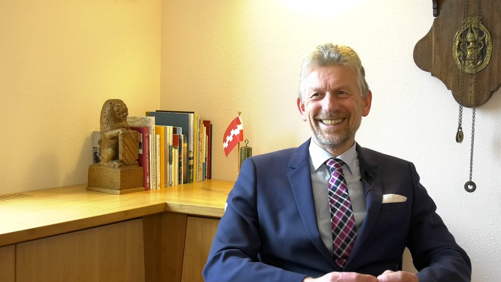 Den Helder krijgt met ‘mensenmens’ Jan de Boer een toegankelijke, spontane en sportieve burgemeester (video)