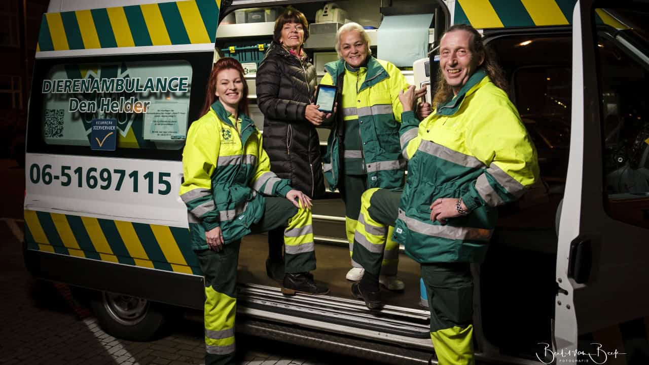 Uitdaging regelt tablets voor basketbalvereniging en Dierenambulance