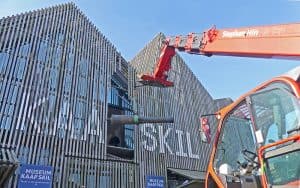 Kanon door voorgevel Museum Kaap Skil