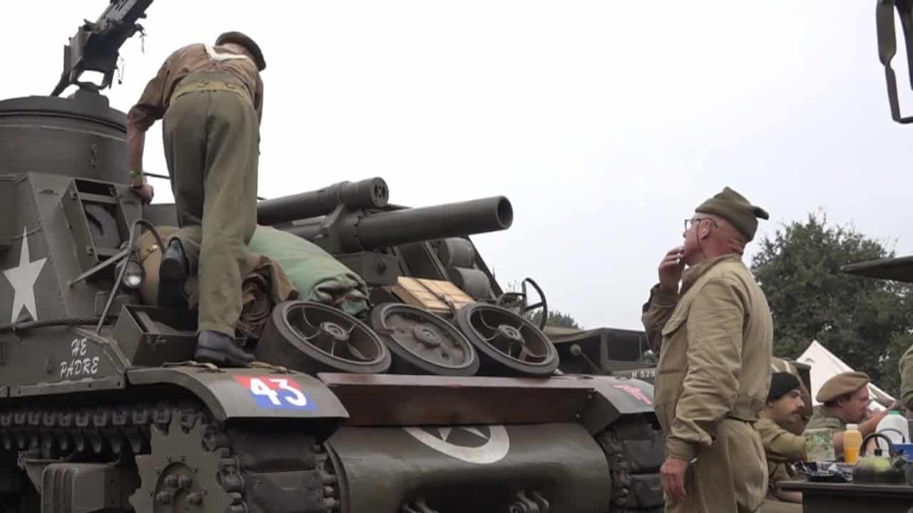 Vrijwilligers uit Winkel onderdeel herdenkingstocht Market Garden