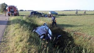 Twee voertuigen in sloot na ongeval