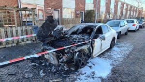 Autobrand Vechtstraat, Mercedes in vlammen op