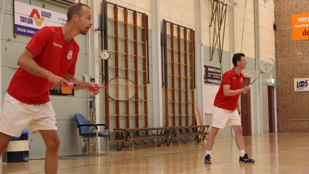 Zeemacht badmintonners verliezen van Polisport