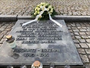Stichting Herdenkingsstenen bezoekt Auschwitz