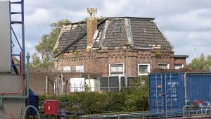 Een Tiny House, Bed & Breakfast of een bruin café? Ideeën over brugwachtershuisje stromen binnen