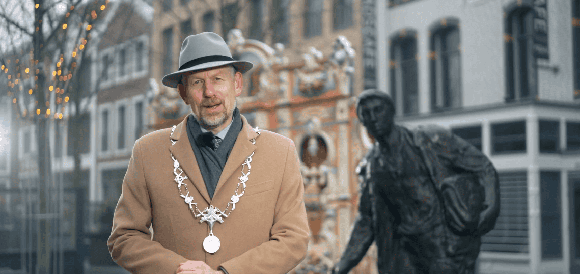 Burgemeester laat zien waarom je moet gaan stemmen