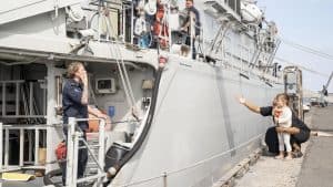 Mijnenjager Vlaardingen sluit aan bij NAVO-vlootverband in Middellandse Zee