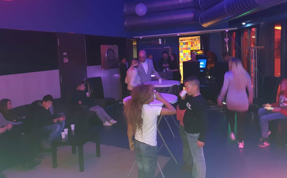 Opening jongerencentrum HangOut drukker dan verwacht