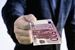 Gemeente besluit giften tot €1200,- toe te staan naast uitkering