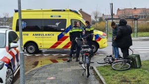 Fietser (12) aangereden, bestuurder rijdt door