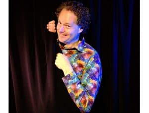 Arie Vuyk treedt op in de Keesschuur