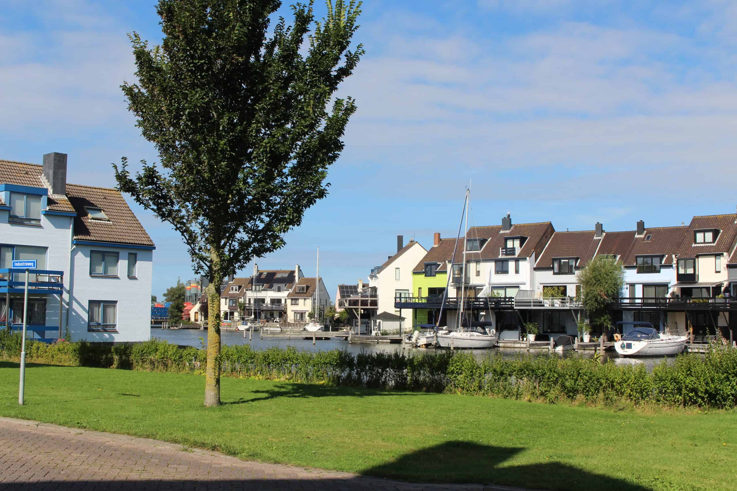 Appeltjesgroen huis moet andere kleur krijgen