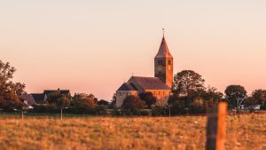 Hollands Kroon neemt kerktoren Michaëlskerk Oosterland over voor 1 euro