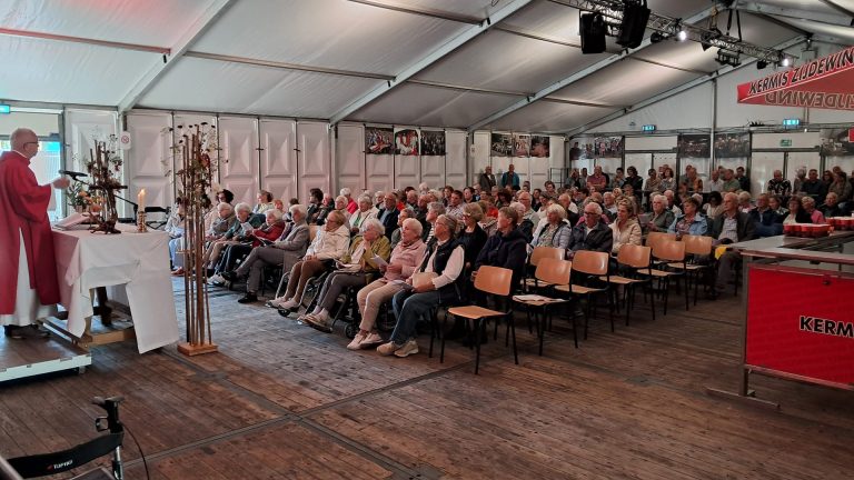 Traditionele Ker(k)misviering groot succes met zangduo
