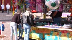 Botsauto’s en suikerspinnen bij kermis de Schooten