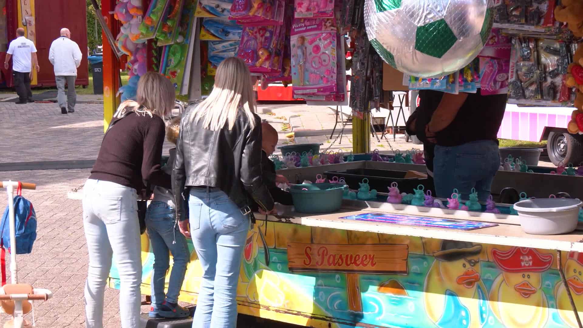 Botsauto’s en suikerspinnen bij kermis de Schooten