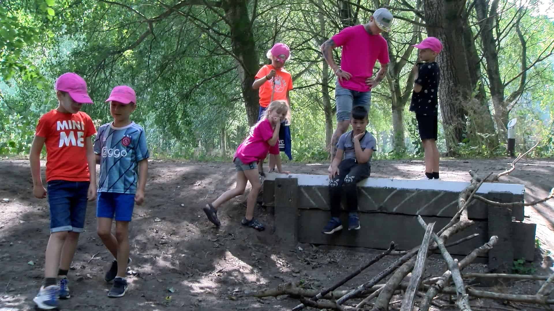 Stichting Vakantiespelen zorgt voor vermaak in het bos (video)