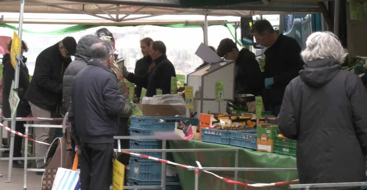 Redelijk bedrijvig op zaterdagmarkt (video)
