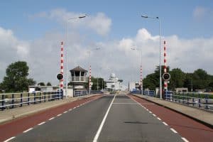 Wegafsluiting voor kap zieke iepen