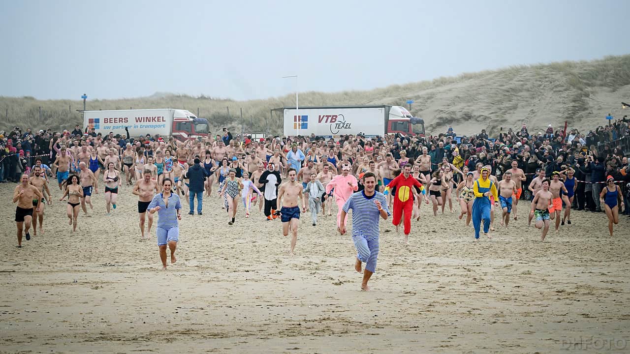 Geen nieuwjaarsduik in Zijdewind, wel op strand Julianadorp