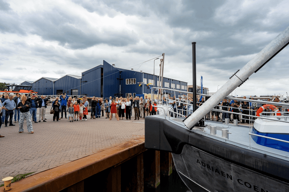 Eerste schip van nieuwe nationale onderzoeksvloot gedoopt