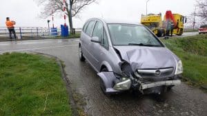 Auto ramt brug in Slootdorp 
