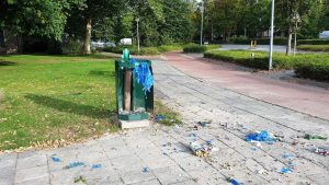 Afvalbak gesloopt met mogelijk illegaal vuurwerk
