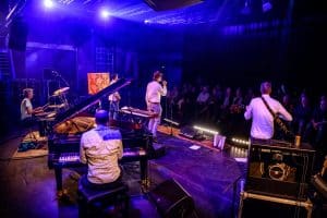 De band Vaart in het Cultuurkerkje Oudesluis