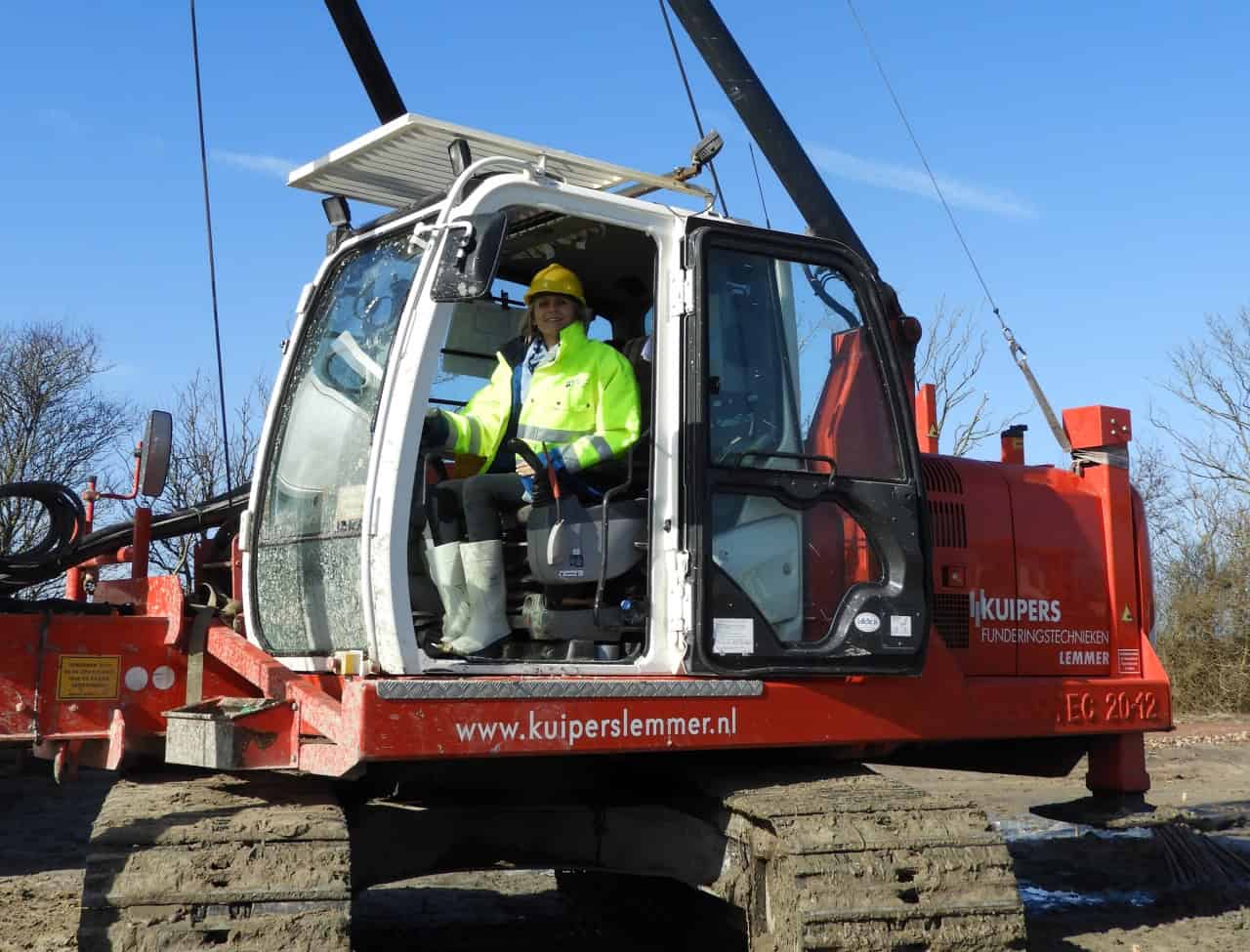 Eerste paal geslagen voor duurzame werf op Everstekoog
