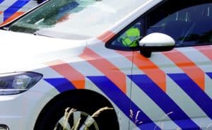 Spiegels van auto’s  getrapt door jongeren