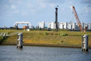 Kraan op ponton omgevallen