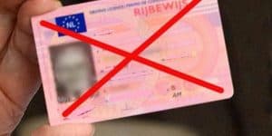 Onwel in de auto, rijbewijs ingenomen