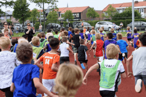 Recordaantal kinderen bij start Scholierenveldloop