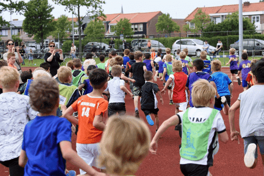 Recordaantal kinderen bij start Scholierenveldloop