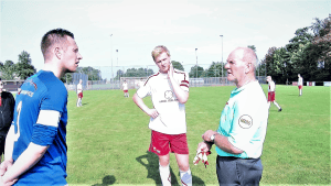 Amateurvoetballers weer de wei in (video)