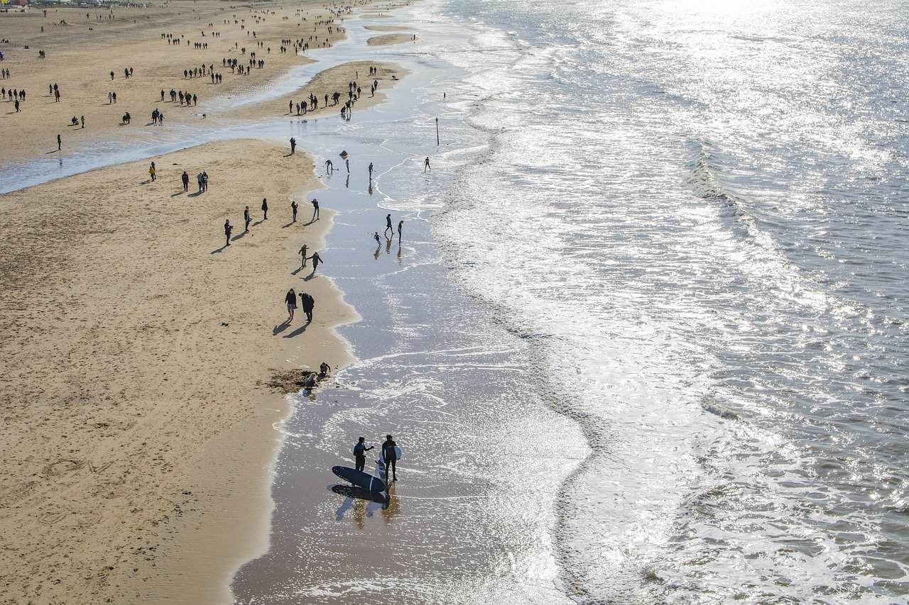 Politie: “Tweet handhavers over man die meisjes lastigvalt op strand kan angst zaaien”