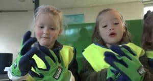 Leerlingen De Kluft op pad voor een schone buurt (video)