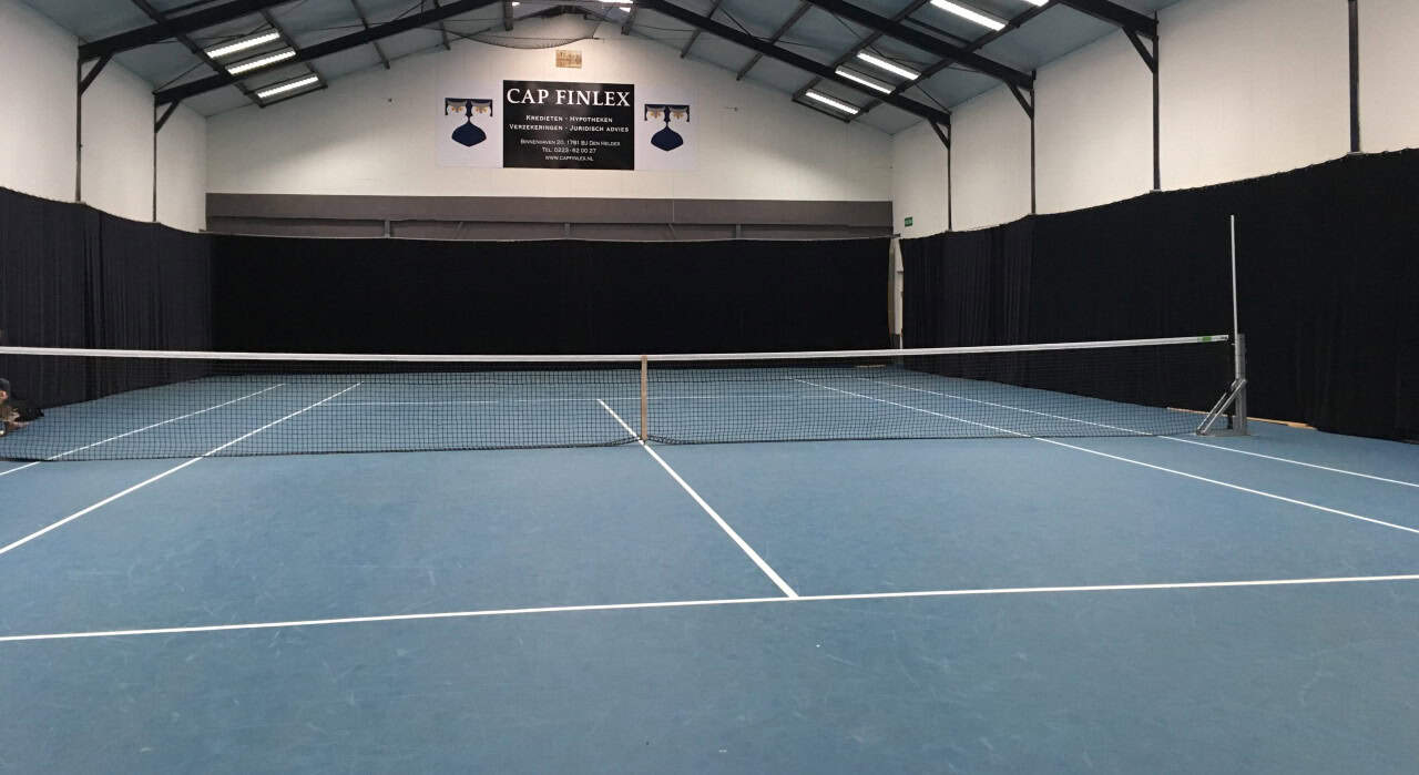Indoor tennistraining in tennishal ’t Schapendijkje