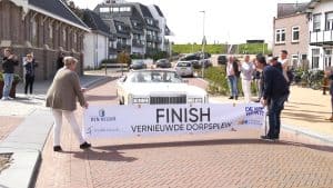 Feestelijke opening voor vernieuwd Dorpsplein in Huisduinen (video)