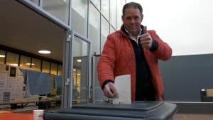 Eerste stemmers in Anna Paulowna (video)