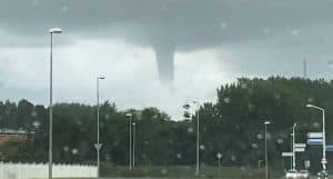 Waterhoos toont zich boven Den Helder (video)