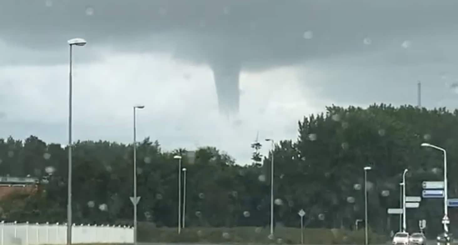 Waterhoos toont zich boven Den Helder (video)