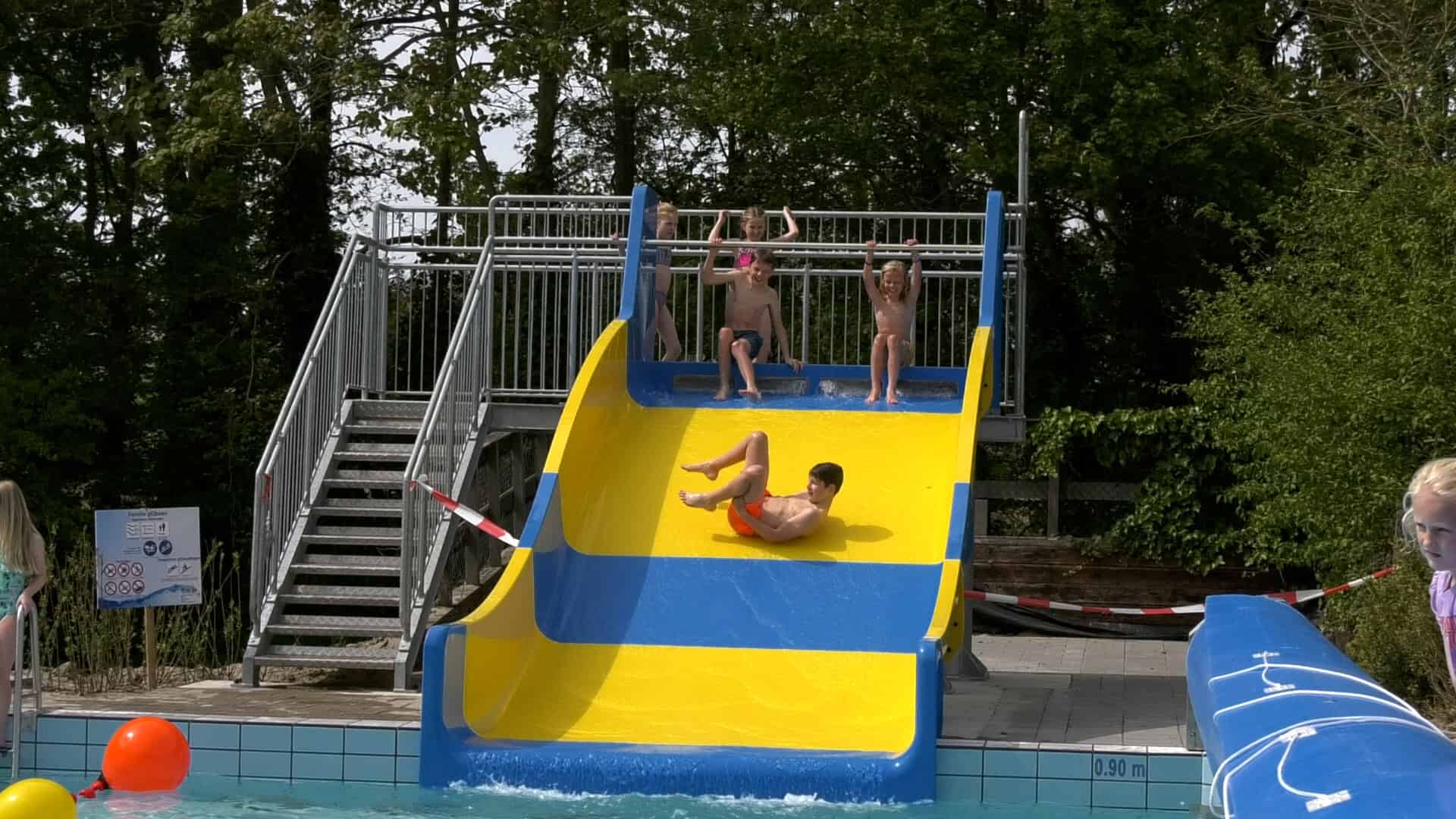 Zwembad De Rijd na renovatie weer geopend (video)
