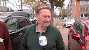 Video: Fans ontmoeten Augurkenkoning Oos Kesbeke in Julianadorp