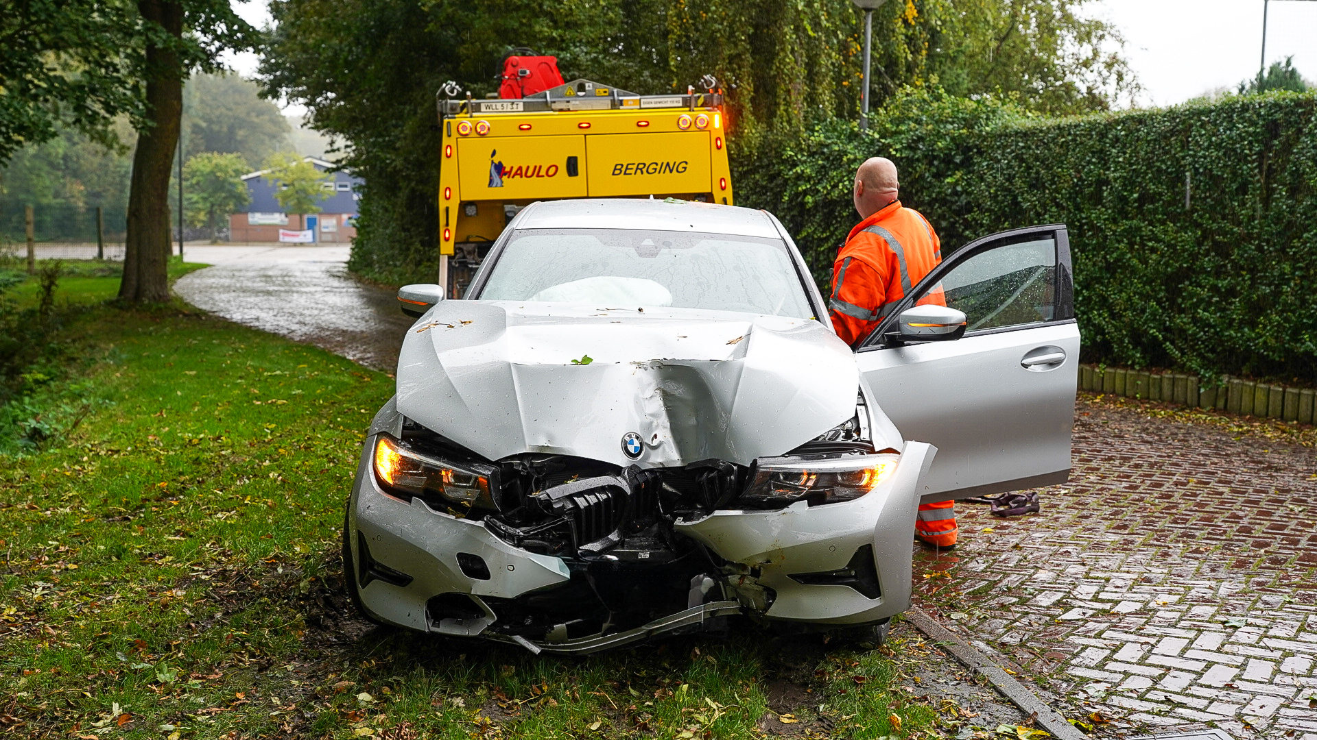 Bestuurder neemt de benen na botsing