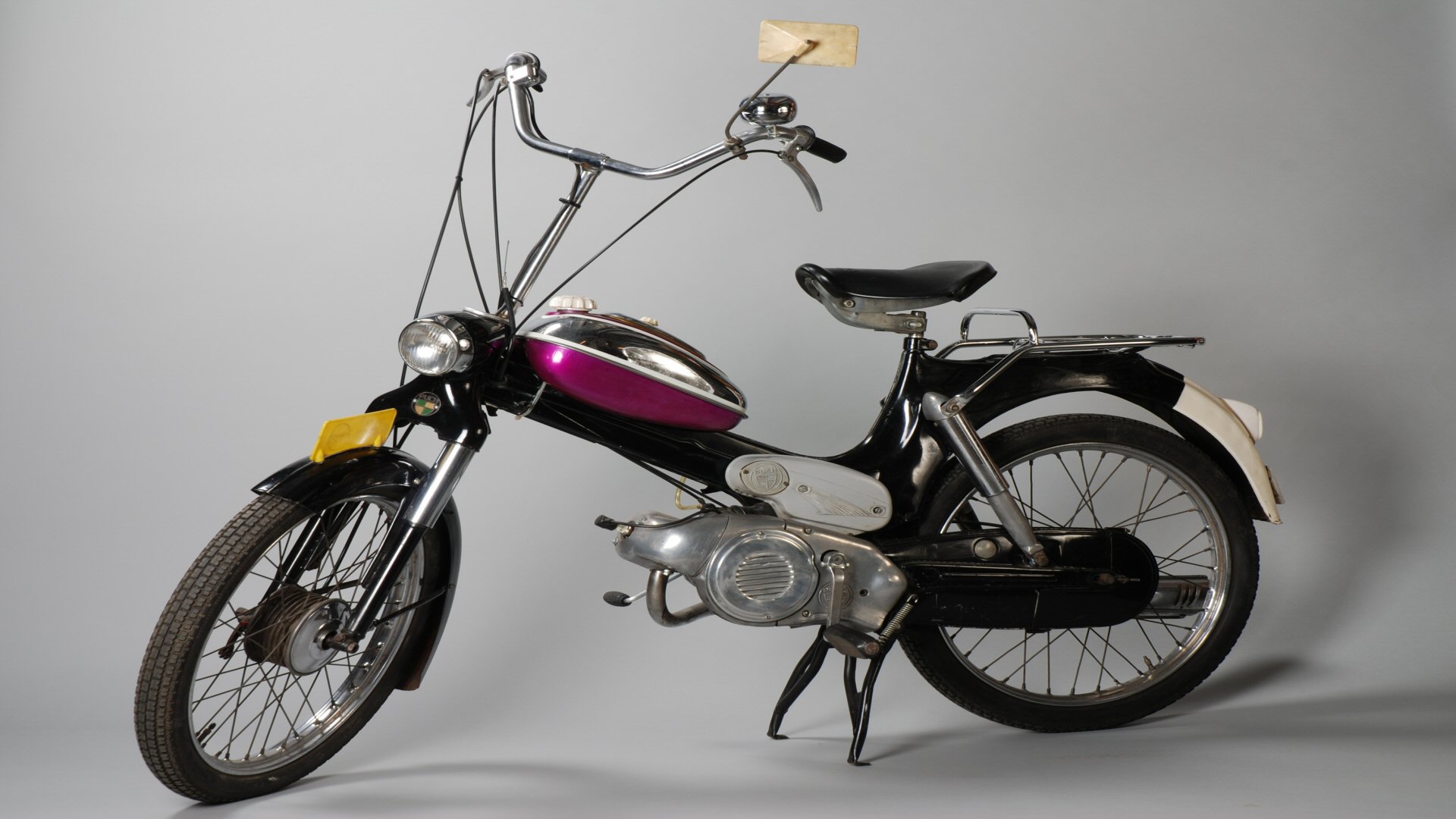 Bromfietsbeurs in Waarland