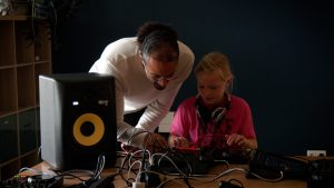 Video: DJ’en en producen tijdens de Muziekfabriek
