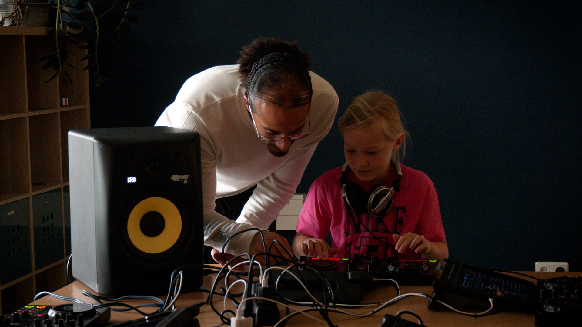 Video: DJ’en en producen tijdens de Muziekfabriek